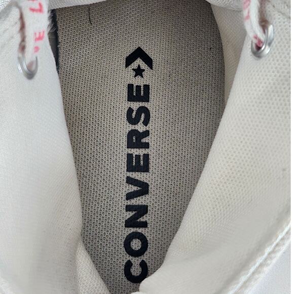 CONVERSE KIDS WHITE CHUCK TAYLOR ALL STAR EMBROIDERED HEARTS HIGH-TOPS SIZE 4 - Picture 12 of 13